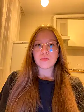 Eva Weyne online show from 11-17-25, 08:24