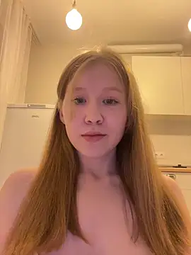 Snapshot of Eva_Weyne chatting on 06-18-26, 08:47 Eva Weyne online show from 06-18-26, 08:47