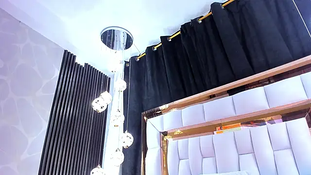 Snapshot of SarayRoyse chatting on 02-17-26, 07:44 SarayRoyse online show from 02-17-26, 07:44