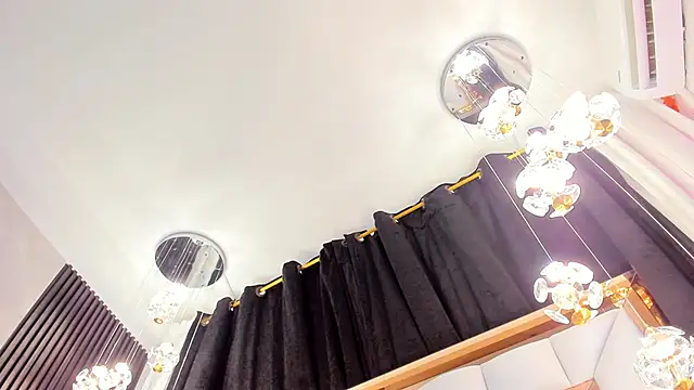 Snapshot of SarayRoyse chatting on 03-21-25, 10:17 SarayRoyse online show from 03-21-25, 10:17