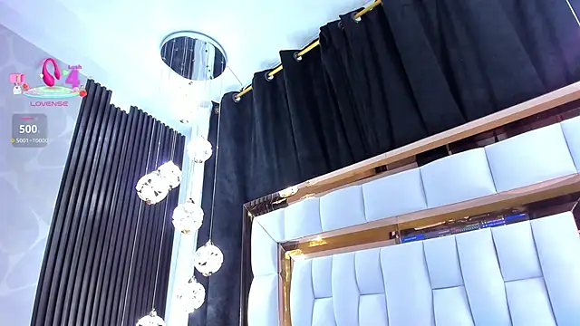 Snapshot of SarayRoyse chatting on 02-24-26, 07:37 SarayRoyse online show from 02-24-26, 07:37