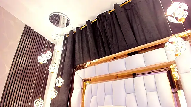 Snapshot of SarayRoyse chatting on 03-20-25, 07:14 SarayRoyse online show from 03-20-25, 07:14