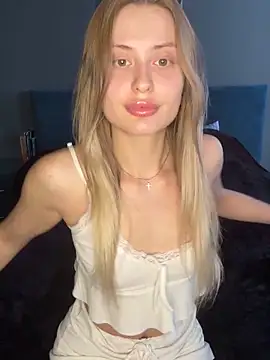 Snapshot of Sweet__Milly chatting on 12-17-24, 10:23 Sweet  Milly online show from 12-17-24, 10:23