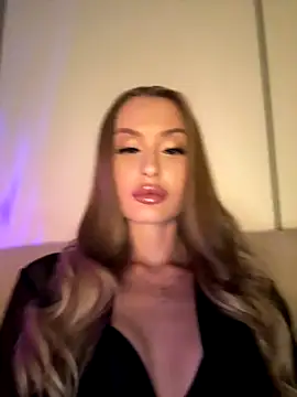Snapshot of Sweet__Milly chatting on 10-24-25, 02:38 Sweet  Milly online show from 10-24-25, 02:38