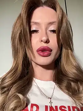 Snapshot of Sweet__Milly chatting on 12-17-25, 12:43 Sweet Milly online show from 12-17-25, 12:43