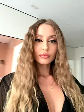 Snapshot of Sweet__Milly chatting on 09-11-25, 01:11 Sweet  Milly online show from 09-11-25, 01:11