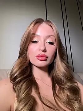 Snapshot of Sweet__Milly chatting on 02-17-26, 04:15 Sweet Milly online show from 02-17-26, 04:15