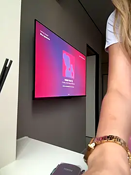 Snapshot of Sweet__Milly chatting on 10-06-25, 01:56 Sweet  Milly online show from 10-06-25, 01:56