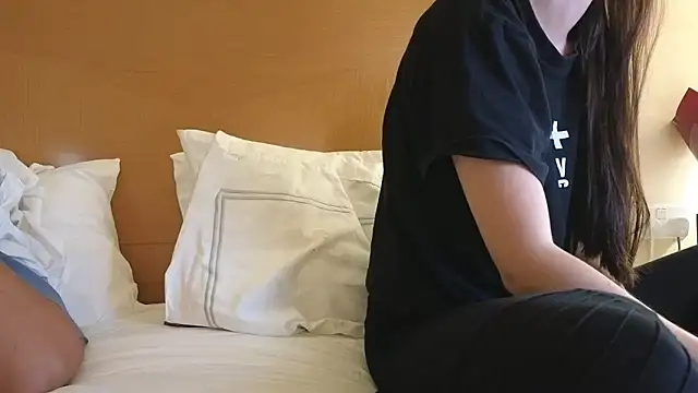 Mr-and-Mrs-Smith online show from 10-12-25, 02:40