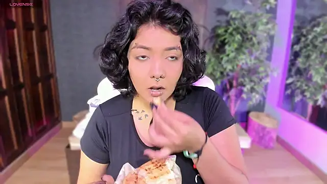 Evelynn online show from 11-05-25, 10:51