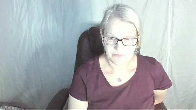 Snapshot of irinamaux chatting on 03-06-25, 04:41 irinamaux online show from 03-06-25, 04:41