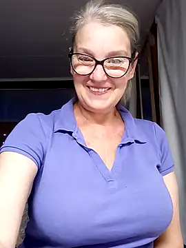 Snapshot of irinamaux chatting on 09-12-25, 05:18 irinamaux online show from 09-12-25, 05:18