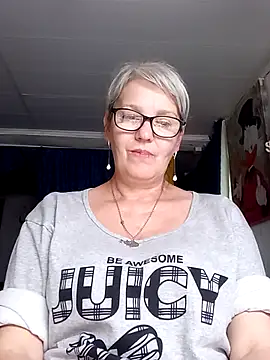 Snapshot of irinamaux chatting on 06-21-26, 05:57 irinamaux online show from 06-21-26, 05:57