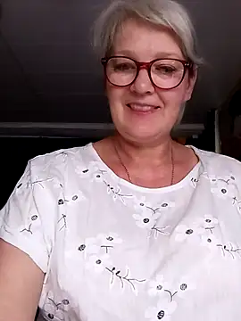 Snapshot of irinamaux chatting on 07-14-26, 07:02 irinamaux online show from 07-14-26, 07:02