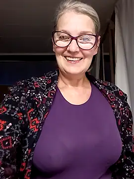 Snapshot of irinamaux chatting on 10-03-25, 03:30 irinamaux online show from 10-03-25, 03:30
