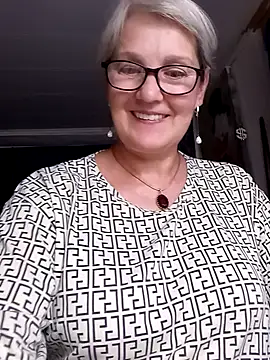 Snapshot of irinamaux chatting on 06-25-26, 05:18 irinamaux online show from 06-25-26, 05:18
