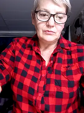 Snapshot of irinamaux chatting on 06-11-26, 11:57 irinamaux online show from 06-11-26, 11:57