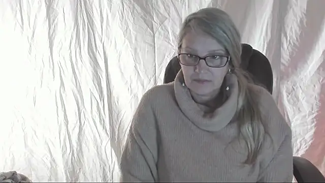 Snapshot of irinamaux chatting on 03-22-25, 05:28 irinamaux online show from 03-22-25, 05:28