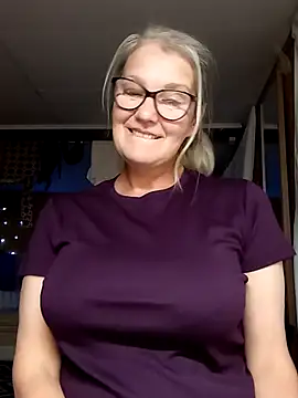 Snapshot of irinamaux chatting on 09-09-25, 02:54 irinamaux online show from 09-09-25, 02:54