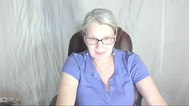 Snapshot of irinamaux chatting on 03-21-25, 02:29 irinamaux online show from 03-21-25, 02:29