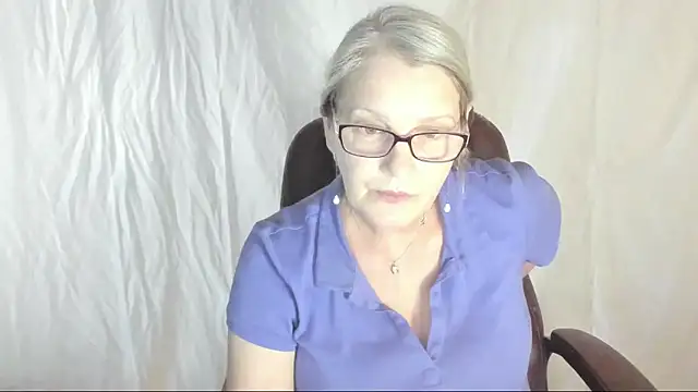 Snapshot of irinamaux chatting on 03-22-25, 02:58 irinamaux online show from 03-22-25, 02:58