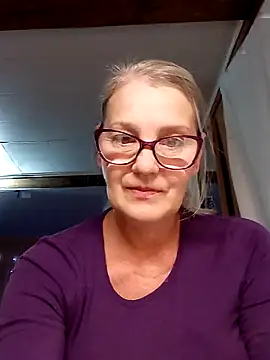 Snapshot of irinamaux chatting on 10-15-25, 06:44 irinamaux online show from 10-15-25, 06:44