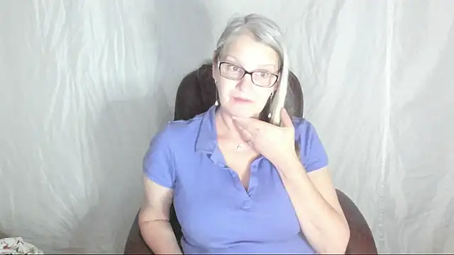 Snapshot of irinamaux chatting on 03-21-25, 05:34 irinamaux online show from 03-21-25, 05:34