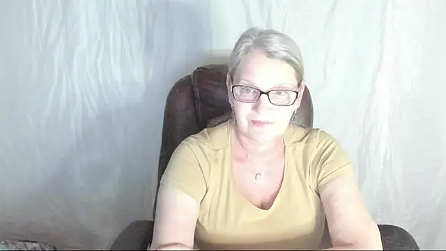 Snapshot of irinamaux chatting on 03-05-25, 03:29 irinamaux online show from 03-05-25, 03:29