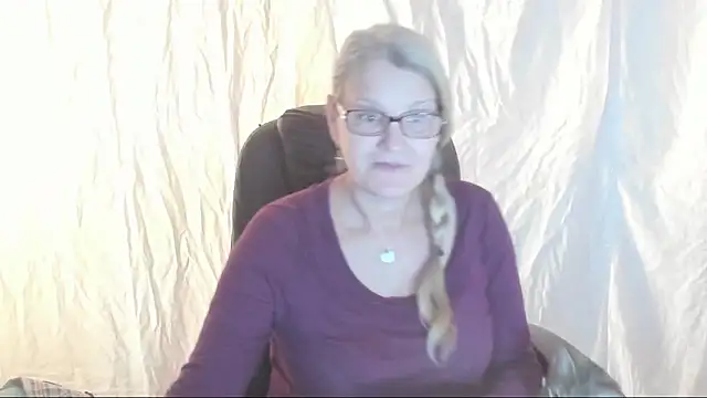 Snapshot of irinamaux chatting on 03-07-25, 05:29 irinamaux online show from 03-07-25, 05:29