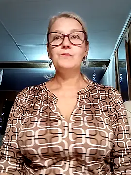 Snapshot of irinamaux chatting on 10-10-25, 04:41 irinamaux online show from 10-10-25, 04:41