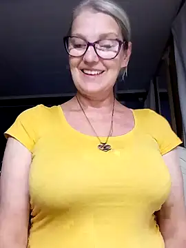 Snapshot of irinamaux chatting on 10-08-25, 02:13 irinamaux online show from 10-08-25, 02:13