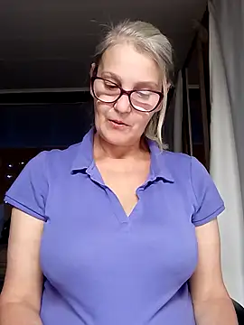 Snapshot of irinamaux chatting on 10-03-25, 03:46 irinamaux online show from 10-03-25, 03:46
