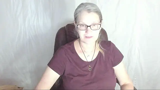 Snapshot of irinamaux chatting on 03-02-25, 03:30 irinamaux online show from 03-02-25, 03:30