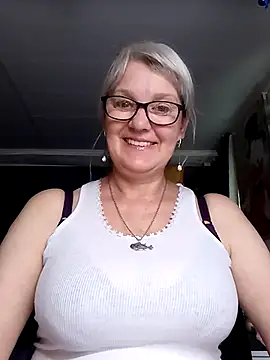 Snapshot of irinamaux chatting on 06-18-26, 09:14 irinamaux online show from 06-18-26, 09:14