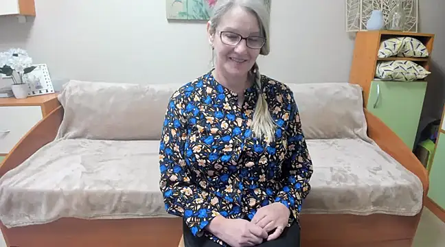 Snapshot of irinamaux chatting on 03-16-25, 09:05 irinamaux online show from 03-16-25, 09:05