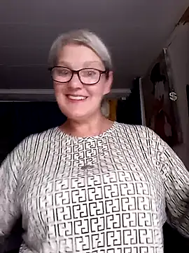 Snapshot of irinamaux chatting on 06-25-26, 03:04 irinamaux online show from 06-25-26, 03:04