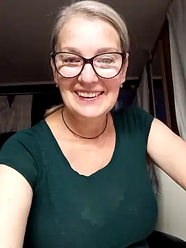 Snapshot of irinamaux chatting on 10-23-25, 07:40 irinamaux online show from 10-23-25, 07:40