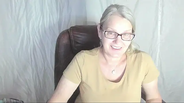 Snapshot of irinamaux chatting on 03-06-25, 07:47 irinamaux online show from 03-06-25, 07:47