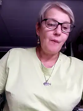 Snapshot of irinamaux chatting on 06-03-26, 03:17 irinamaux online show from 06-03-26, 03:17