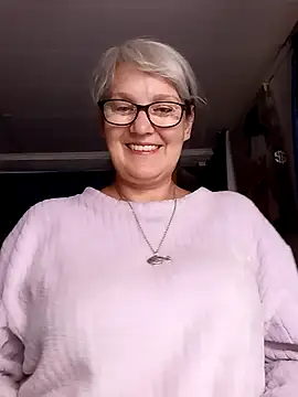 Snapshot of irinamaux chatting on 06-13-26, 07:12 irinamaux online show from 06-13-26, 07:12