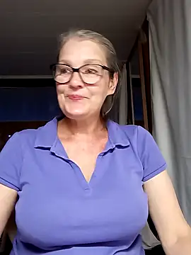 Snapshot of irinamaux chatting on 09-11-25, 04:40 irinamaux online show from 09-11-25, 04:40