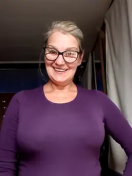 Snapshot of irinamaux chatting on 09-26-25, 12:39 irinamaux online show from 09-26-25, 12:39