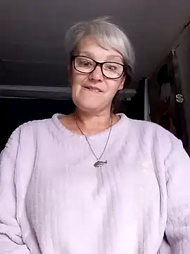 Snapshot of irinamaux chatting on 06-11-26, 03:58 irinamaux online show from 06-11-26, 03:58