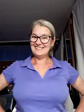 Snapshot of irinamaux chatting on 09-10-25, 05:39 irinamaux online show from 09-10-25, 05:39