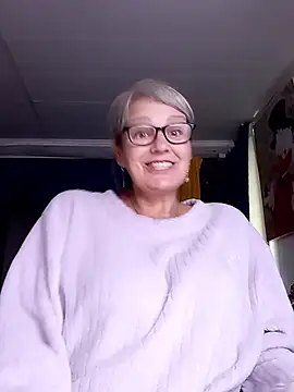 Snapshot of irinamaux chatting on 06-07-26, 07:57 irinamaux online show from 06-07-26, 07:57