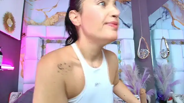 emily madrid online show from 01-10-26, 05:36