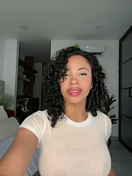 Brunettexio online show from 03-09-25, 07:48