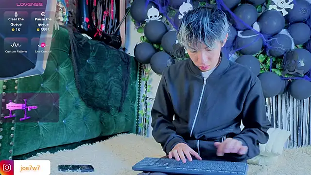 Levii Ackermann online show from 10-29-25, 01:43