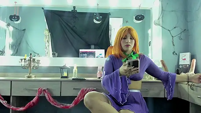 Sofi Perez  online show from 10-31-25, 11:51