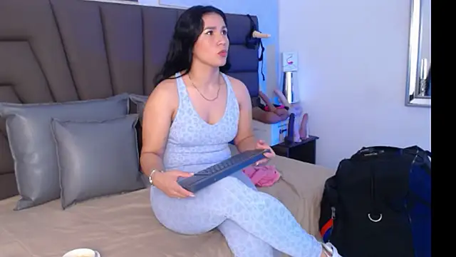 Sofi Perez  online show from 05-13-26, 11:17